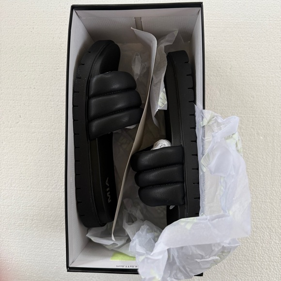 Mia Cimone Quilted Slide - Picture 10 of 10